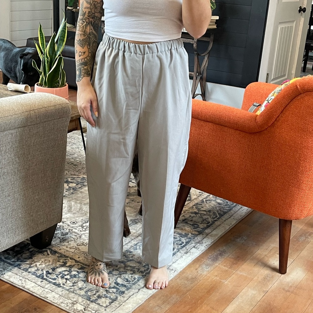 Gray cropped pants, I’m 5’0 for reference